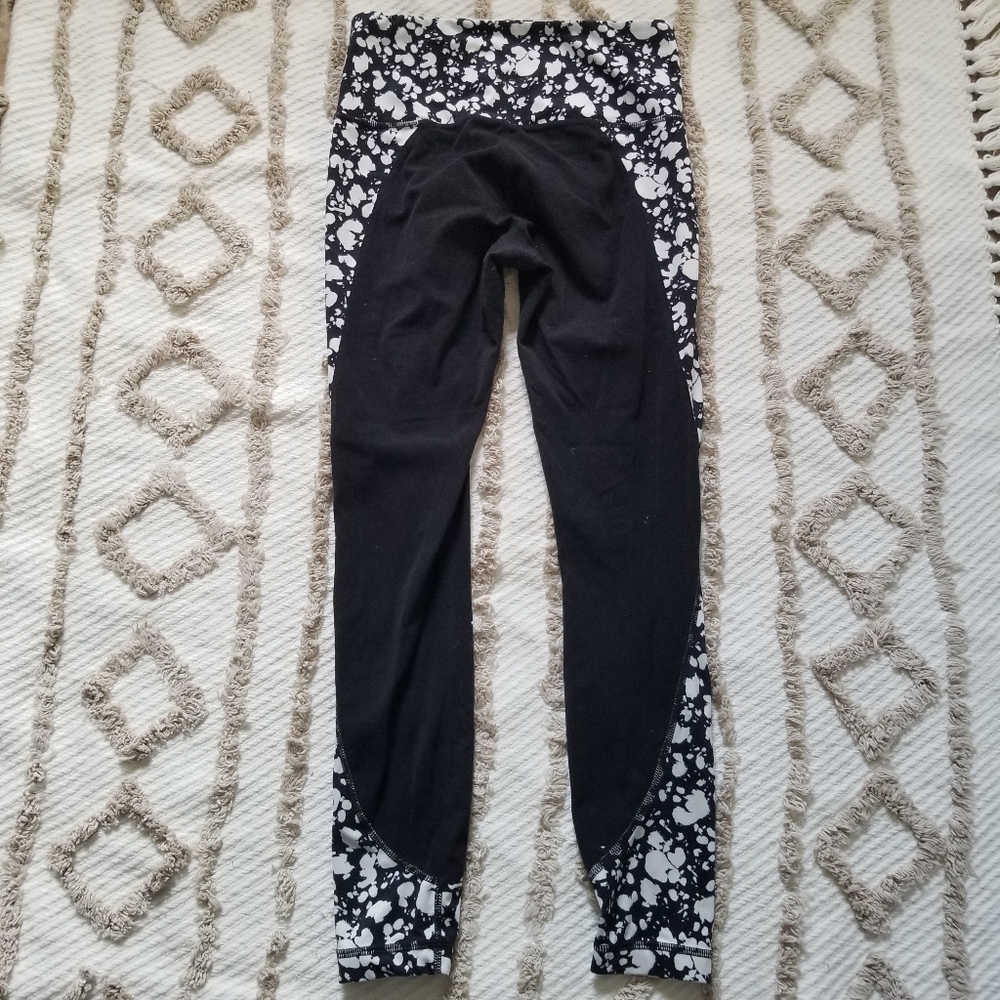 Athleta Black and White Marble Print High-Rise Leggings - Picture 13 of 14